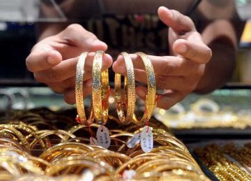 عيار 21 يتراجع لأدنى مستوياته.. أسعار الذهب اليوم الإثنين بالصاغة بعد الانخفاض الكبير