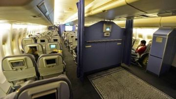 كيفية الصلاة في الطائرة ووسائل المواصلات.. اعرف الطريقة الصحيحة