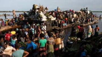 مصرع 60 شخصا في حادث انقلاب قارب يحمل مهاجرين قبالة سواحل ليبيا مصرع 60 شخصا في حادث انقلاب قارب يحمل مهاجرين قبالة سواحل ليبيا