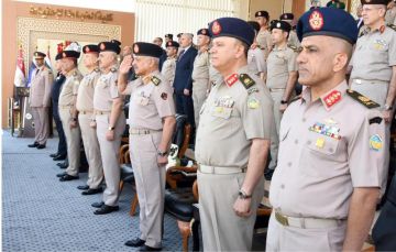وزير الدفاع يشهد حفل تخرج الدفعة (168) من كلية الضباط الاحتياط.. فيديو وصور