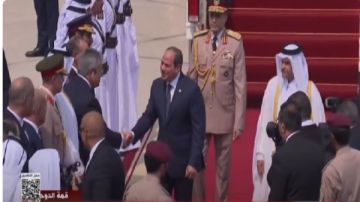 الرئيس السيسي وأمير قطر يؤكدان أهمية تشكيل جبهة موحدة لحماية الأمن القومي العربي الرئيس السيسي وأمير قطر يؤكدان أهمية تشكيل جبهة موحدة لحماية الأمن القومي العربي