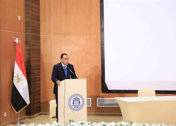 رئيس الوزراء يلتقى عددا من رؤساء تحرير الصحف والمواقع الالكترونية رئيس الوزراء يلتقى عددا من رؤساء تحرير الصحف والمواقع الالكترونية