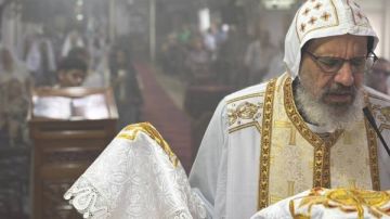 أجواء روحية في كنيسة مارمرقس والبابا أثناسيوس بشبرا خلال تدشين الأيقونات أجواء روحية في كنيسة مارمرقس والبابا أثناسيوس بشبرا خلال تدشين الأيقونات