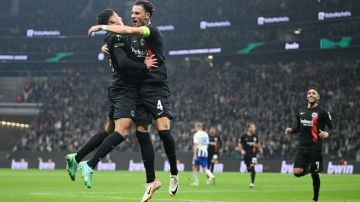 مباراة الـ 10 أهداف.. فرانكفورت ينتصر على مونشنجلادباخ 6-4 في الدوري الألماني مباراة الـ 10 أهداف.. فرانكفورت ينتصر على مونشنجلادباخ 6-4 في الدوري الألماني