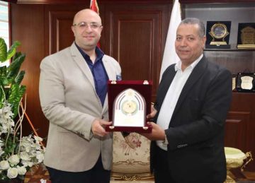 محافظ بني سويف يكرم وكيل التموين السابق