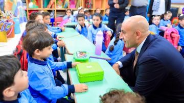 وزير التعليم يوجه بشرح المناهج الجديدة بصورة مبسطة وسلسة في المدارس وزير التعليم يوجه بشرح المناهج الجديدة بصورة مبسطة وسلسة في المدارس