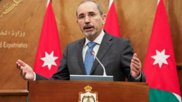 وزير الخارجية الأرني: نتنياهو يريد إشعال الأوضاع في الشرق الأوسط وزير الخارجية الأرني: نتنياهو يريد إشعال الأوضاع في الشرق الأوسط