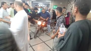 وسع يا جدع .. موتوسيكل داخل استقبال مستشفى بنها الجامعي اعرف الحكاية وسع يا جدع .. موتوسيكل داخل استقبال مستشفى بنها الجامعي اعرف الحكاية