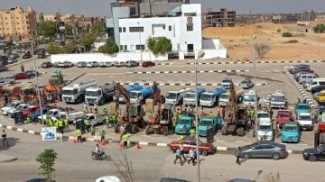 اصطفاف مركبات ومعدات التشغيل والصيانة ببدر إستعدادا لفصل الشتاء اصطفاف مركبات ومعدات التشغيل والصيانة ببدر إستعدادا لفصل الشتاء