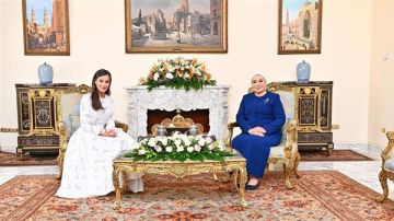 السيدة انتصار السيسي تعرب عن سعادتها لاستقبال ملكة إسبانيا السيدة انتصار السيسي تعرب عن سعادتها لاستقبال ملكة إسبانيا