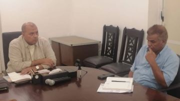 رئيس مدينة مرسى علم يبحث مع السائقين تطوير خدمات النقل الداخلي رئيس مدينة مرسى علم يبحث مع السائقين تطوير خدمات النقل الداخلي