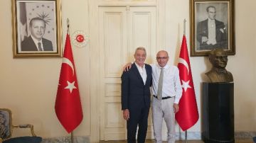 السفير التركي: سعدت بزيارة الفنان محمود حميدة السفير التركي: سعدت بزيارة الفنان محمود حميدة