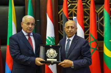 رئيس الأكاديمية العربية يستقبل رئيس المجلس الشعبي الوطني الجزائري وسفير الجزائر بالقاهرة