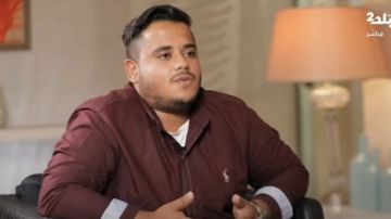 طالب علاج طبيعي يعمل سمكري سيارات لمساندة والده في نفقات الأسرة طالب علاج طبيعي يعمل سمكري سيارات لمساندة والده في نفقات الأسرة