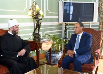 وزير الخارجية يستقبل الدكتور أسامة الأزهري