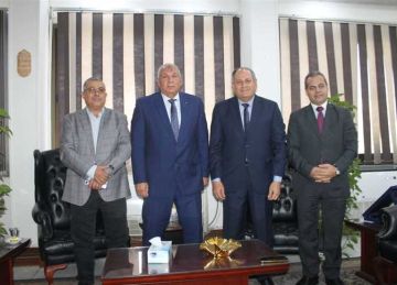 رئيس البحوث الزراعية يبحث مع محافظ الوادي الجديد التعاون في المجالات البحثية والتنموية رئيس البحوث الزراعية يبحث مع محافظ الوادي الجديد التعاون في المجالات البحثية والتنموية