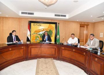 محافظ الفيوم يقرر وقف نائب رئيس المدينة عن العمل 3 أشهر وإحالته للنيابة محافظ الفيوم يقرر وقف نائب رئيس المدينة عن العمل 3 أشهر وإحالته للنيابة