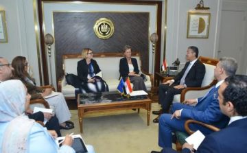 وزير التموين يبحث مع سفيرة الاتحاد الأوروبي بالقاهرة تعزيز التعاون في مجالات الأمن الغذائي