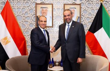 وزير الخارجية الكويتي يناقش سبل تعزيز العلاقات مع نظيره المصري