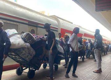 انطلاق القطار الثامن عشر لرحلات العودة الطوعية للسودانيين من القاهرة إلى أسوان