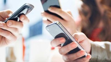 طفرة بسوق الهواتف المحمولة بمصر.. من الاستيراد للتصنيع المحلي ومحاربة المكالمات المزعجة طفرة بسوق الهواتف المحمولة بمصر.. من الاستيراد للتصنيع المحلي ومحاربة المكالمات المزعجة