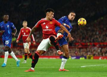 مبيومو يقود تشكيل مان يونايتد ضد تشيلسي في الدوري الإنجليزي الممتاز