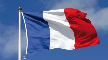 مستشار سابق في البرلمان الأوروبي يتوقع دخول فرنسا في فراغ سياسي غير مسبوق