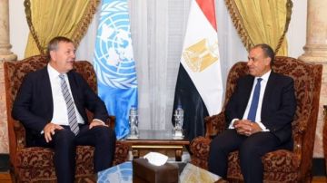 وزير الخارجية: أية محاولات تستهدف عمل الأونروا مرفوضة.. ومصر تدعم نشاط الوكالة فى رعاية اللاجئين الفلسطينيين وزير الخارجية: أية محاولات تستهدف عمل الأونروا مرفوضة.. ومصر تدعم نشاط الوكالة فى رعاية اللاجئين الفلسطينيين