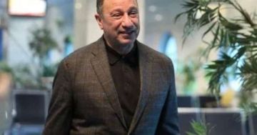 أسامة عرابي: محمود الخطيب تاريخ كبير وحقق إنجازات مع الأهلي أسامة عرابي: محمود الخطيب تاريخ كبير وحقق إنجازات مع الأهلي