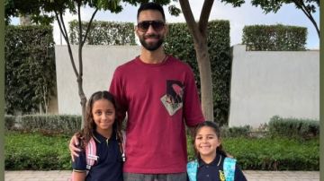 السولية رفقة ابنتيه في أحدث ظهور بموسم العودة إلى المدارس السولية رفقة ابنتيه في أحدث ظهور بموسم العودة إلى المدارس