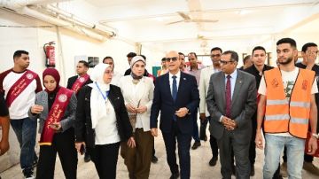 توفير بيئة تعليمية وصحية متكاملة..رئيس جامعة أسيوط يتفقد أعمال الكشف الطبي للطلاب الجدد