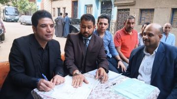 لفتة إنسانية.. نائب محافظ سوهاج وكيلا عن عروس يتيمة خلال عقد قرانها