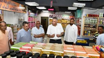 محافظ أسوان يفاجئ معرض أهلا مدارس بكوم أمبو ويتفقد المستلزمات المدرسية والغذائية المخفضة محافظ أسوان يفاجئ معرض أهلا مدارس بكوم أمبو ويتفقد المستلزمات المدرسية والغذائية المخفضة