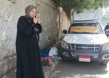 نايمة علي الرصيف.. تدخل عاجل لإنقاذ أم وطفليها تعاني نزيفا بعد ولادتها في قنا نايمة علي الرصيف.. تدخل عاجل لإنقاذ أم وطفليها تعاني نزيفا بعد ولادتها في قنا