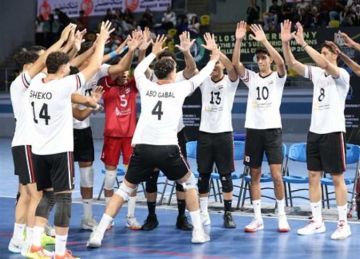 وزير الرياضة يهنيء منتخب الكرة الطائرة للشباب بعد فوزه بلقب أفريقيا والتأهل لبطولة العالم وزير الرياضة يهنيء منتخب الكرة الطائرة للشباب بعد فوزه بلقب أفريقيا والتأهل لبطولة العالم