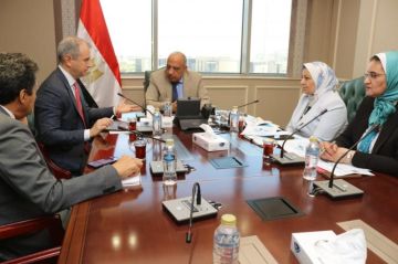 وزير الكهرباء يبحث مع الكازار الإماراتية تعزيز التعاون وزيادة الاستثمارات في مجالات الطاقة المتجددة وزير الكهرباء يبحث مع الكازار الإماراتية تعزيز التعاون وزيادة الاستثمارات في مجالات الطاقة المتجددة