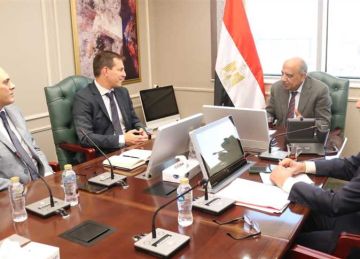 وزير الكهرباء يبحث مع شنايدر إليكتريك تنفيذ مبادرة تحسين كفاءة استخدام الطاقة في المصانع