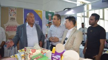 أيمن العشري في زيارة مفاجئة لمعرض أهلا مدارس يستطلع اراء المواطنين والعارضين