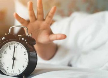 بتصحي قبل المنبه ما يرن .. العلم يفسر لماذا تستيقظ قبل الوقت المحدد بتصحي قبل المنبه ما يرن .. العلم يفسر لماذا تستيقظ قبل الوقت المحدد