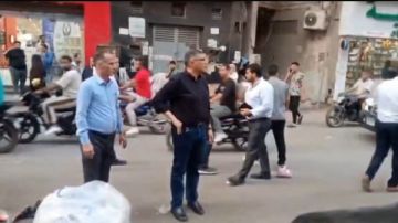 بعد جولة محافظ الجيزة المفاجئة بالطوابق.. إيقاف 3 شهور للمقصرين عن العمل وتحويلهم للمحاكمة التأديبية بعد جولة محافظ الجيزة المفاجئة بالطوابق.. إيقاف 3 شهور للمقصرين عن العمل وتحويلهم للمحاكمة التأديبية