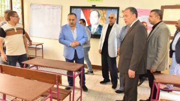 محافظ أسيوط: المدارس ينبغي أن تكون مكانا محفزا يجمع بين التحصيل العلمي والترفيه الهادف محافظ أسيوط: المدارس ينبغي أن تكون مكانا محفزا يجمع بين التحصيل العلمي والترفيه الهادف