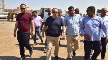 محافظ أسيوط يتفقد وحدة الرصف بقرية إسكندرية التحرير