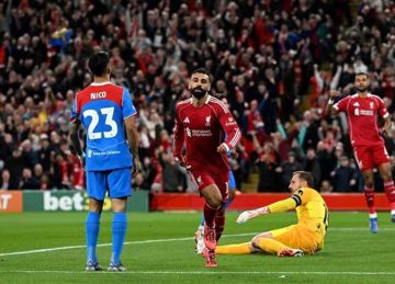  يريد أن يكون الأفضل .. روني: محمد صلاح ليس سعيدا بتعاقد ليفربول مع إيزاك