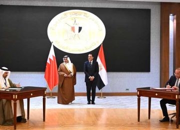 رئيس الوزراء وولي عهد البحرين يشهدان توقيع 8 وثائق تعاون مشترك بين البلدين