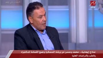 عامل نظافة وطالب بدراسات عليا: بذاكر ساعتين يوميا.. ومستمر في مهنتي من 27 سنة