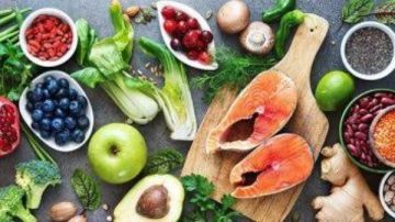 يحمي اللثة ويقلل خطر فقدان الأسنان.. فوائد غير متوقعة لاتباع النظام الغذائي المتوسطي على صحة الفم