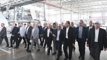 رئيس الوزراء يفتتح مصنعا صينيا لتكنولوجيا المنسوجات باستثمارات 70 مليون دولار رئيس الوزراء يفتتح مصنعا صينيا لتكنولوجيا المنسوجات باستثمارات 70 مليون دولار