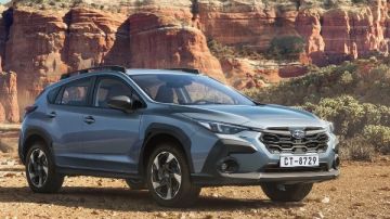 سعر ومواصفات سوبارو كروسترك 2025 في السعودية