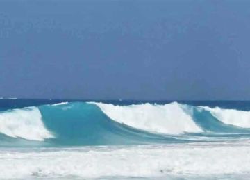 مرسى مطروح تغلق شواطئها المفتوحة.. وتحذر المصطافين من نزول البحر