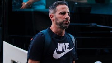 مهيب عبدالهادي: فيريرا يتمسك بالزمالك ويرفض عرضا أوروبيا مهيب عبدالهادي: فيريرا يتمسك بالزمالك ويرفض عرضا أوروبيا